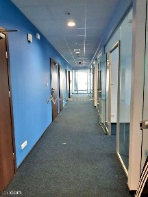 piętro biurowca, pomieszczenia biurowe