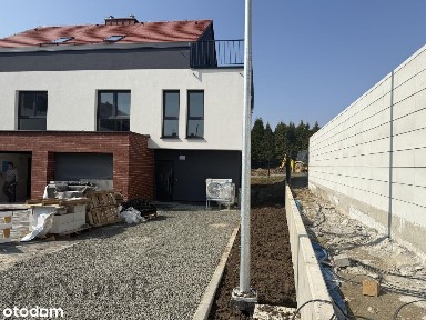 5 sypialni + salon, dostęp do kolejki miejskiej