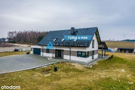 Nowoczesny dom na przedmieściach miasta