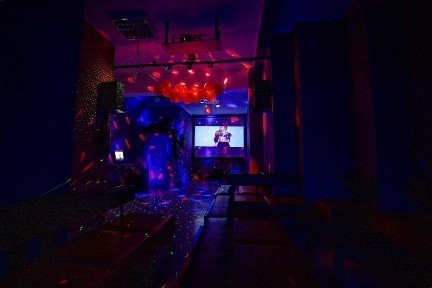 Lokal na urodziny osiemnastka event impreza party własny alkohol