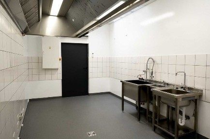 Kuchnia produkcyjna na wynajem: dostawa, catering, dark kitchen