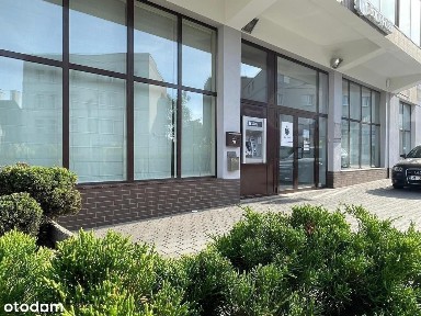 Mikołów Centrum przy głównym ciągu komunikacyjnym