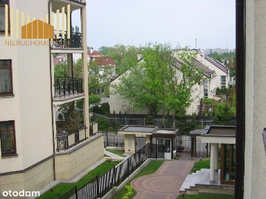 Najchętniej dla pracownika ambasady lub korporacji