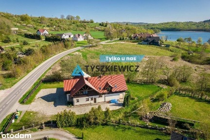 Willa nad jeziorem z funkcją pensjonatową.