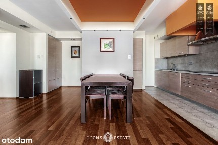 Cztery Pokoje Z Widokiem Na Miasto