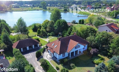 Piękny dom z własną mariną i pomostem nad jeziorem