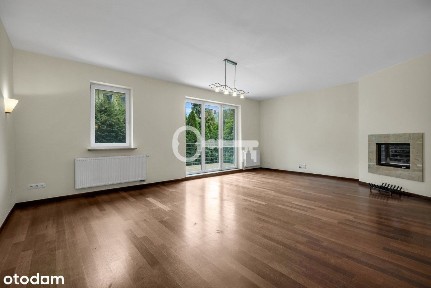 Z ogródkiem | W pobliżu komunikacji miejskiej |