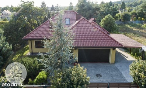 Dom wolnostojący/ kanaliza/ klima/ garaż