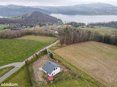 Dom przy Jeziorze Rożnowskim