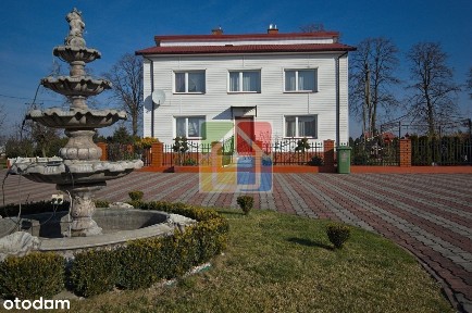 Dom z budynkami gospodarczymi w okolicy Płocka