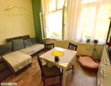 Nowa Cena ! - Pięć Lokali Mieszkalnych.