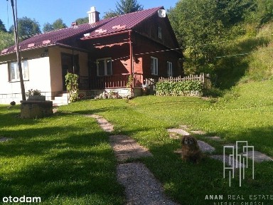 Magiczne siedlisko z lasem, rzeczką i historią