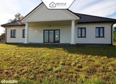 Na sprzedaż nowy dom w stylu dworkowym