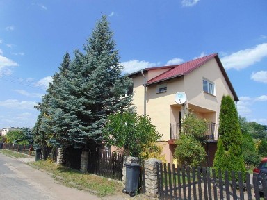 Atrakcyjny, wpnostojacy, dwulokalowy dom