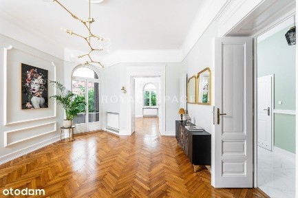 Jasny apartament z widokiem na zieleń w centrum