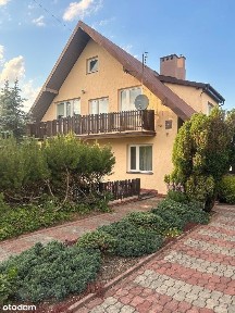 Dom jednorodzinny w spokojnej okolicy.