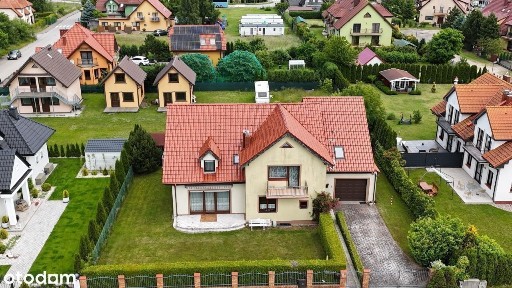 Dom wolnostojący, około 500 m od plaży w Rewalu