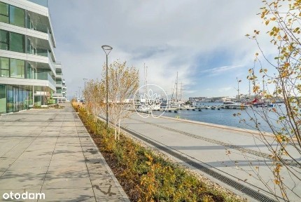 Yacht Park / Duże witryny / Ostatni budynek