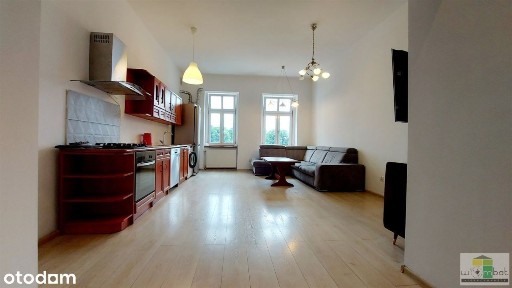 Trzypokojowe, piętrowe mieszkanie w centrum