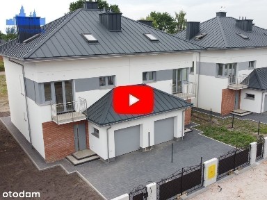 [Wideo] Bliźniak z garażem i poddaszem