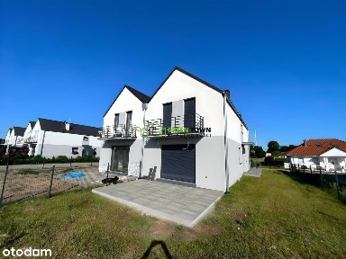 Nowe domy w Płotach a Osiedlu Słonecznym