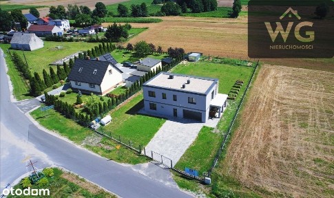 Nowoczesny i funkcjonalny dom wolnostojący z 2022