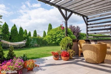 Dom wolnostojący z lokalem usługowym/ Komorniki.