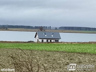 Łuskowo- dom nad rzeką w okolicy Wolina