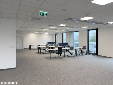 Gotowe biuro w nowoczesnym budynku