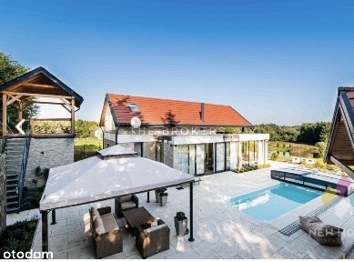Unikalna willa z basenem nad jeziorem koło Morąga