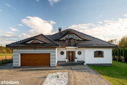 Rezydencja z ogromnym ogrodem w Pstrążnej