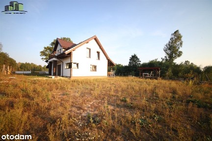 * *** Piękny I Nowoczesny Dom Wśród Zieleni***