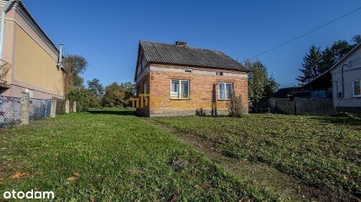 Niewielki dom na dużej działce