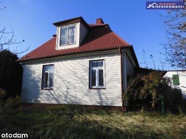 Na dużej działce przy ul. Armii Krajowej.