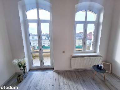 Atrakcyjna cena! Balkon piwnica, centrum.