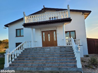 Energooszczędny dom z dużą posiadłością i stawem