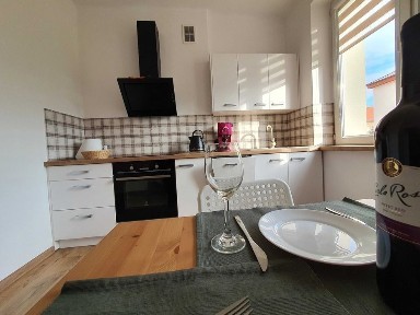 Wynajmę umeblowane po remoncie mieszkanie dwupokojowe