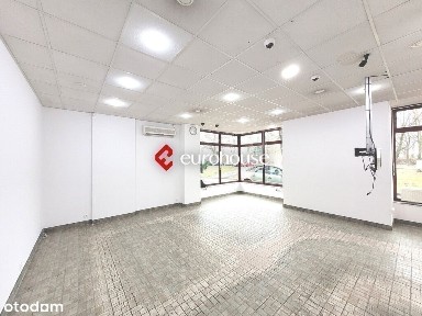 Do wynajęcia narożny lokal handlowo usługowy metro