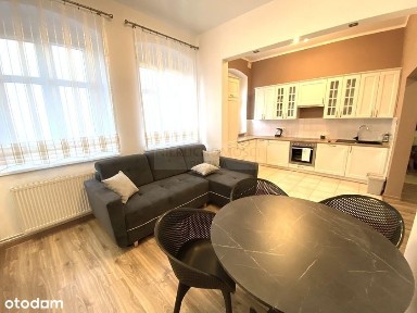 Mieszkanie na parterze kamienicy/osobne wejście!