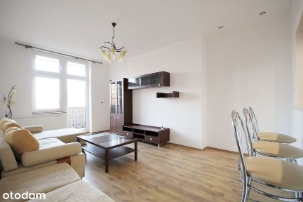 Jasne i przytulne mieszkanie z balkonem w Jaworze