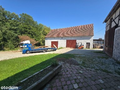 Dom z zabudowaniami w Podgórkach