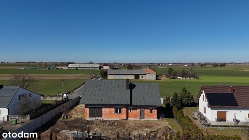 Dom w stanie surowym zamkniętym - spokojna okolica