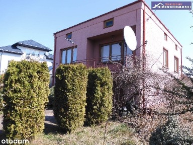 Na spokojnym osiedlu mieszkaniowym.