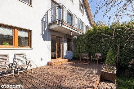 Narożny segment z bardzo ładnym ogrodem, garaż.