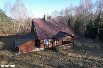 Drewniany dom w podmiejskich Skrybiczach.