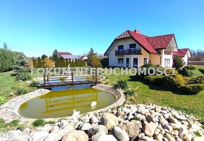 Dom Z Ogrodem I Garażem Dwustanowiskowym - 33ar.