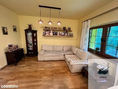 Środek lasu dom z budynkiem gospodarczym do zamie.