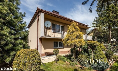 Dom na dużej działce w pobliżu rynku Niepołomic.