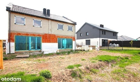 Dom z zabudowie bliźniaczej w Grzędzicach.