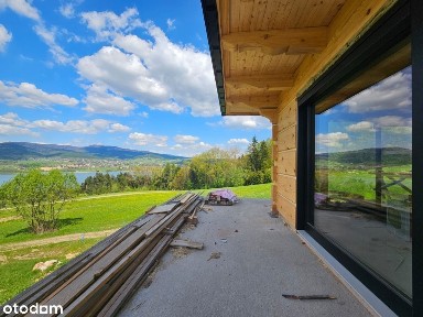 Nowoczesny dom z basenem nad brzegiem jeziora!